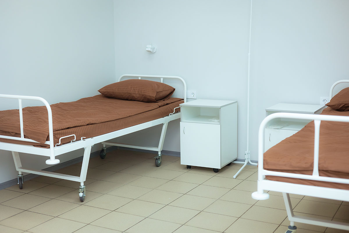 Койки в палате